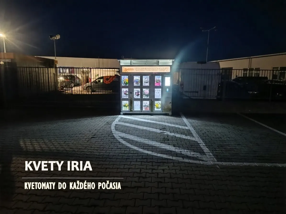 Venkovní květomat svítící v noci